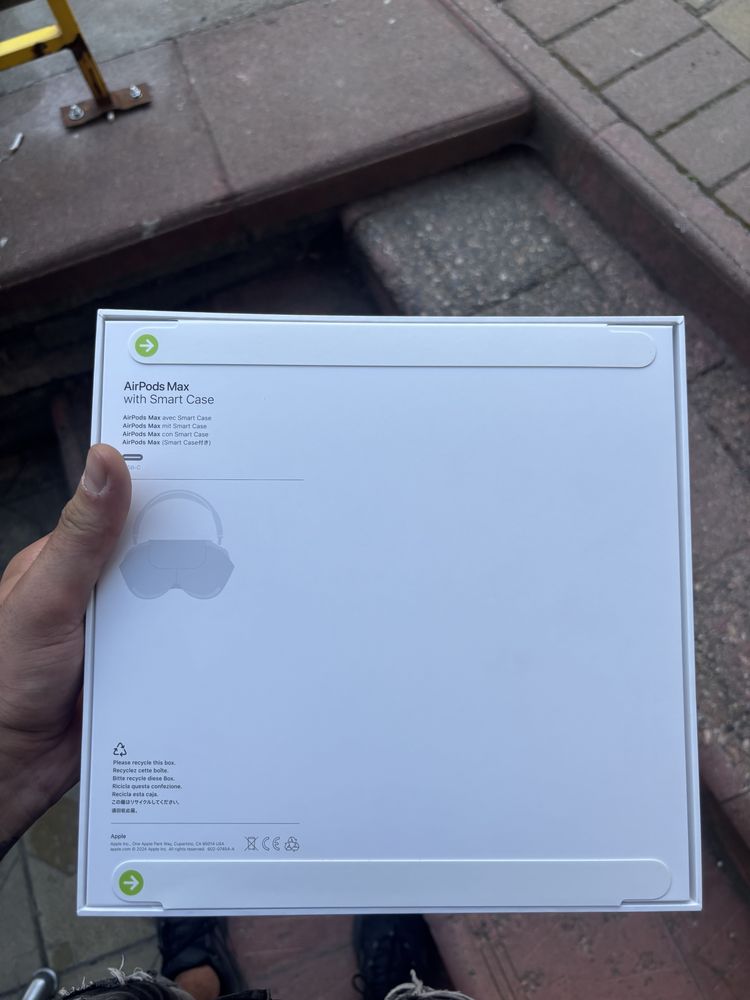 Продавам AirPods Max с една година гаранция към Apple!