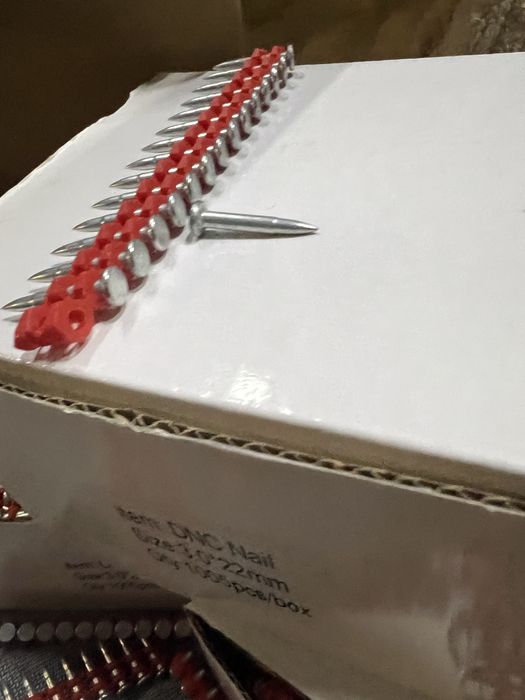 Cuie pistol dewalt DCN890