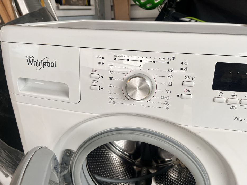 Masina de spalat rufe WHIRPOOL AWS 71200 slim 6th sense 7kg A+++