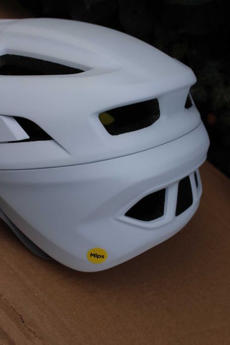 Specialized Camber marime Medium 55-59cm - casca bicicleta - Alb