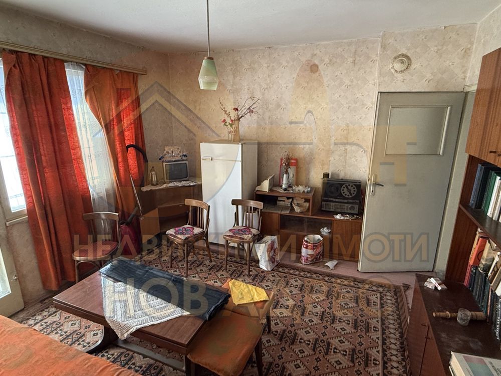 Етаж от къща с самостоятелен вход Кв. Вароша 112 кв.м.