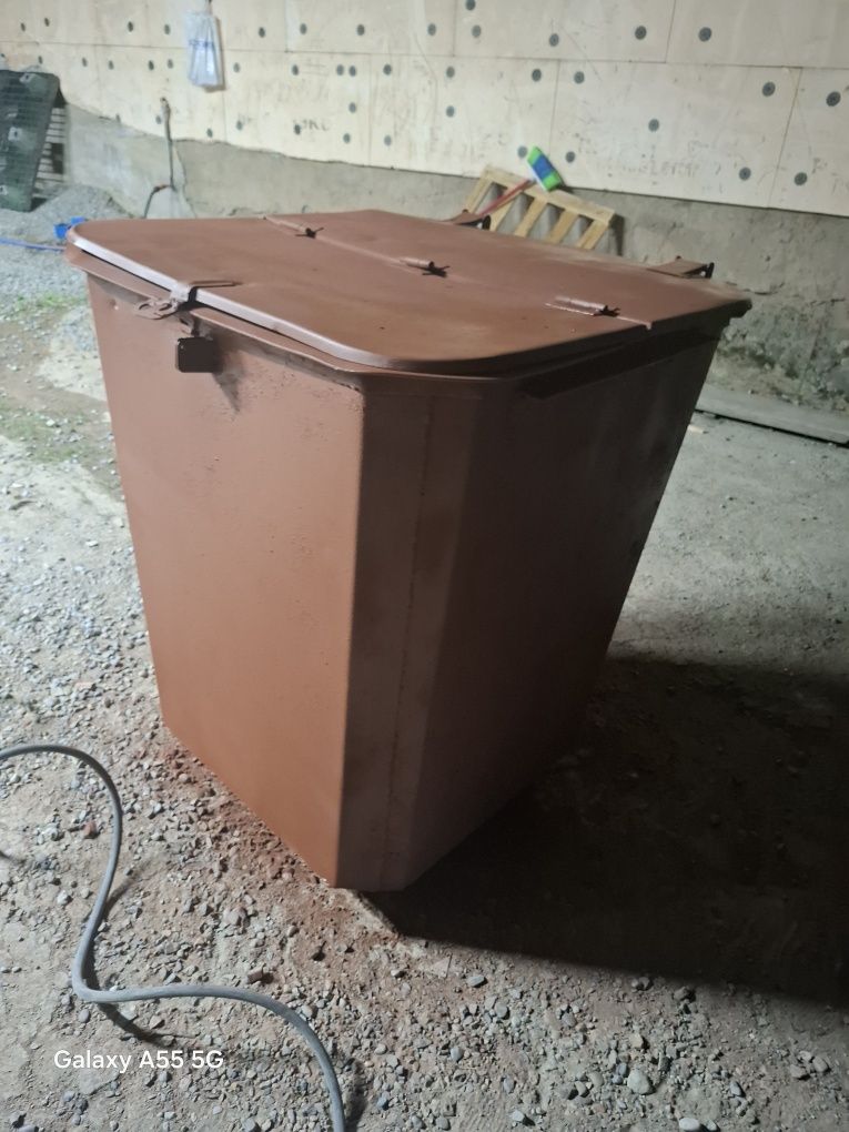 Продам квадратную бочку металлическую.