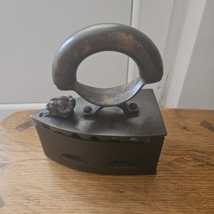 3 fiare de călcat vintage