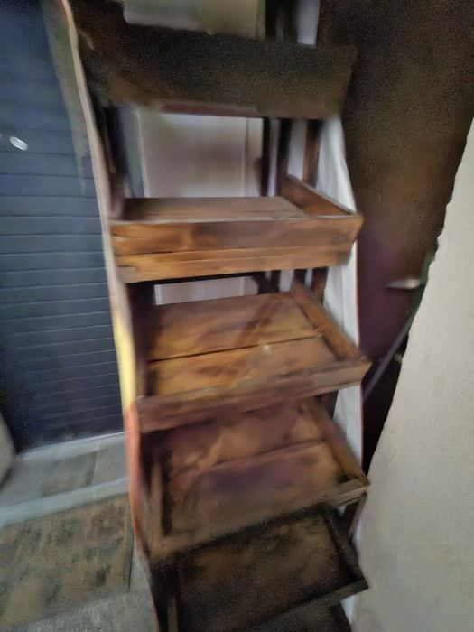 Дървен стелаж за зеленчуци