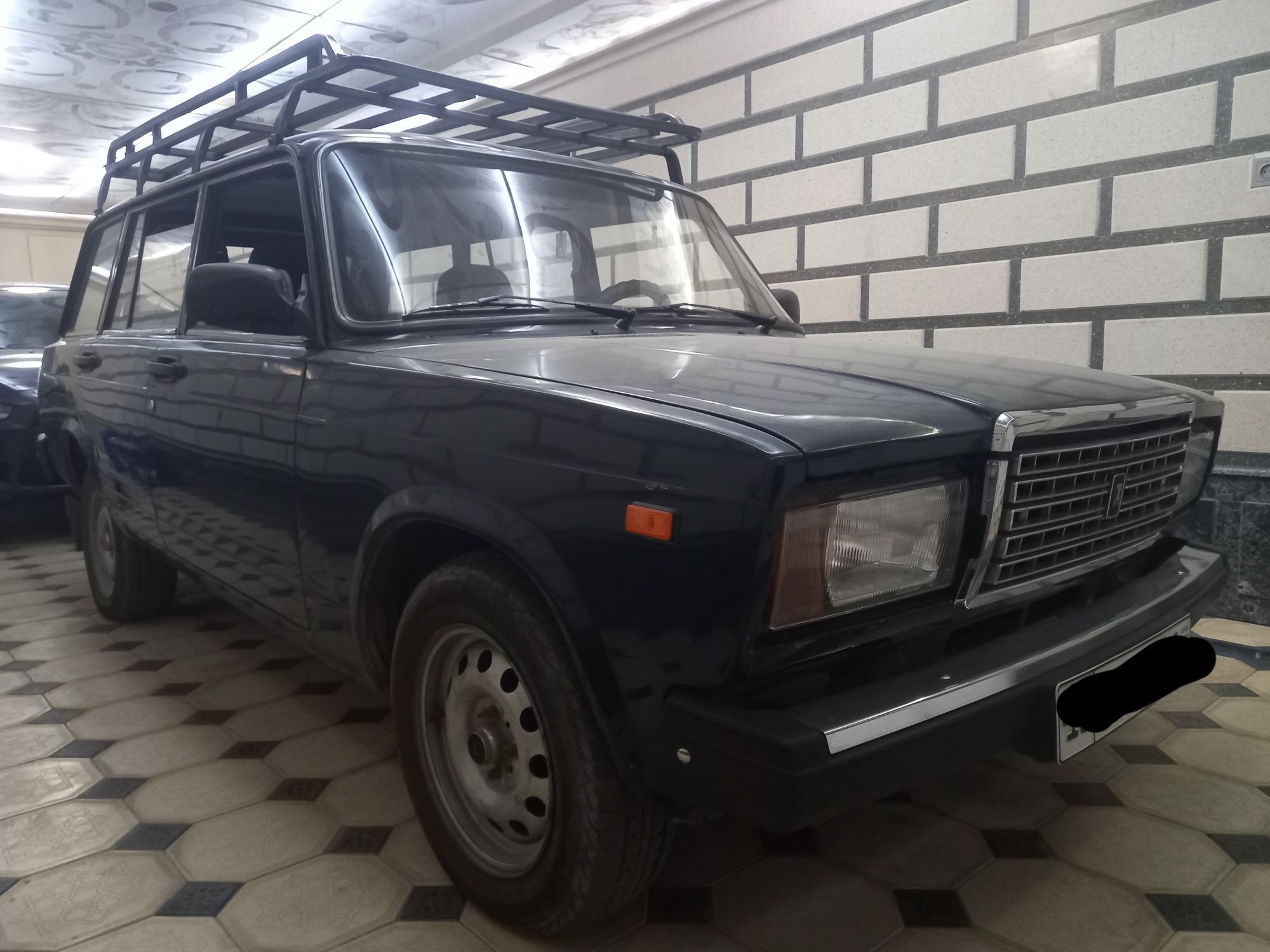 Vaz 2104 sotiladi.