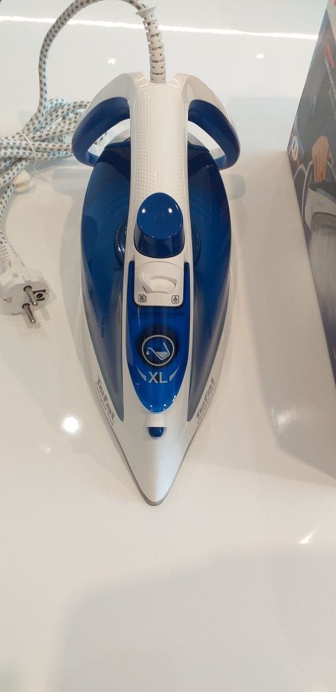 Чисто нова парна ютия Tefal