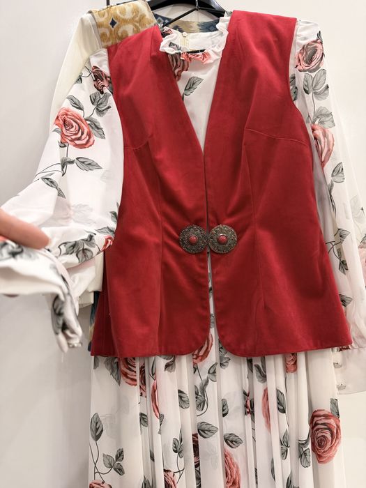 Продам платье с камзолом