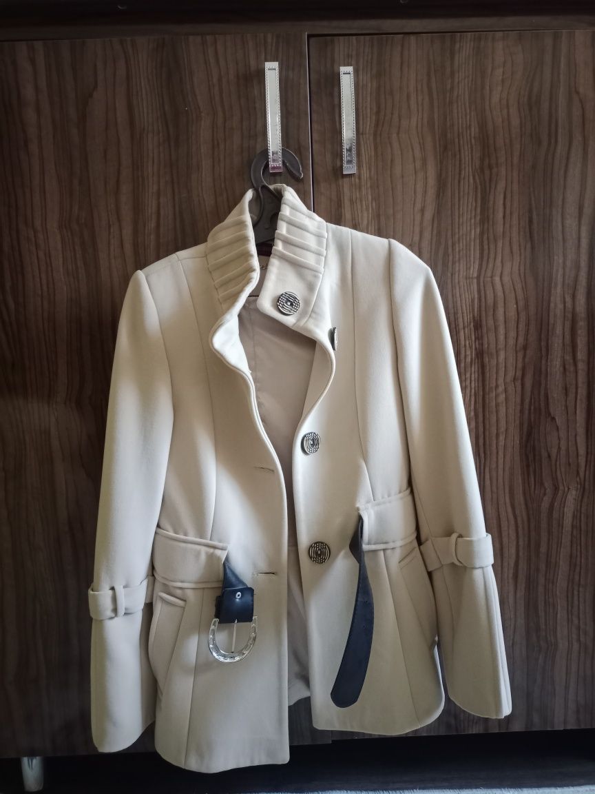 Женское пальто осенне-весеннее 42 размер