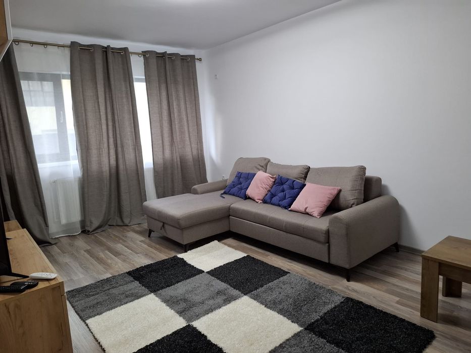 Inchiriez apartament 2 camere central Bloc nou