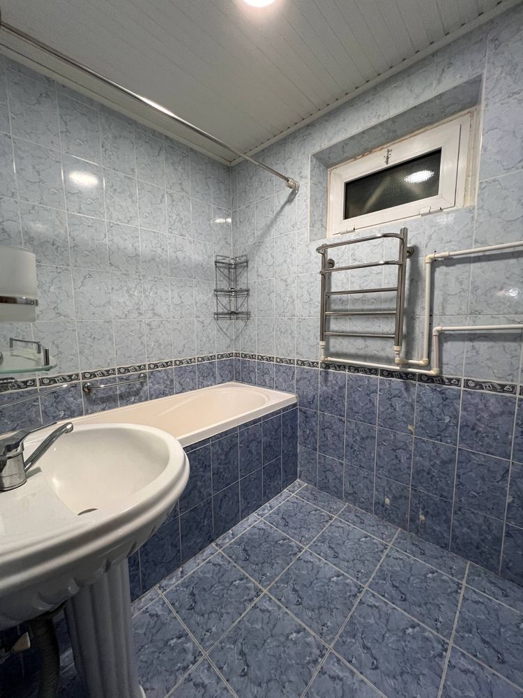 Продаётся СРОЧНО 2в3 кв. На Ц-1, Азимова, 62.2м2. Яшнабадский р-н.