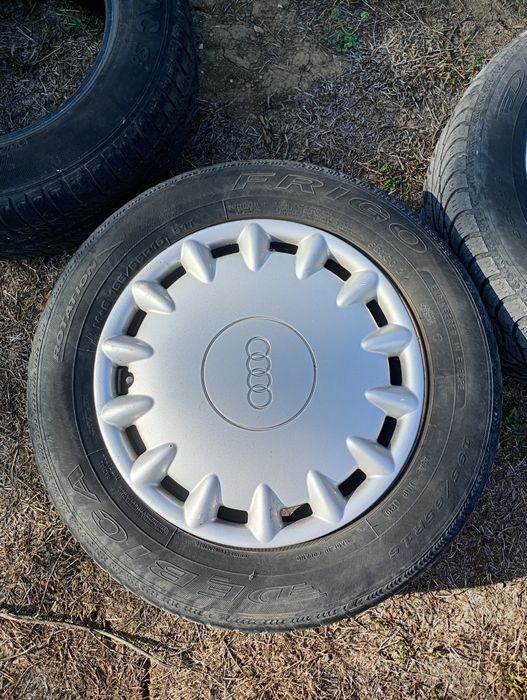 Продавам оригинални железни джанти с гумите и тасовете за Ауди 80.