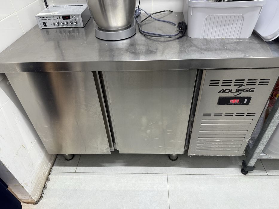 Холодильный стол