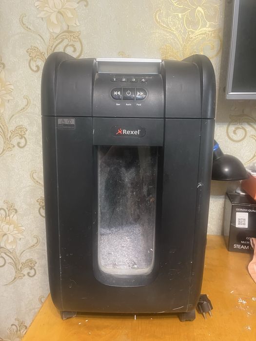 Уничтожитель бумаги шредер (shredder)
