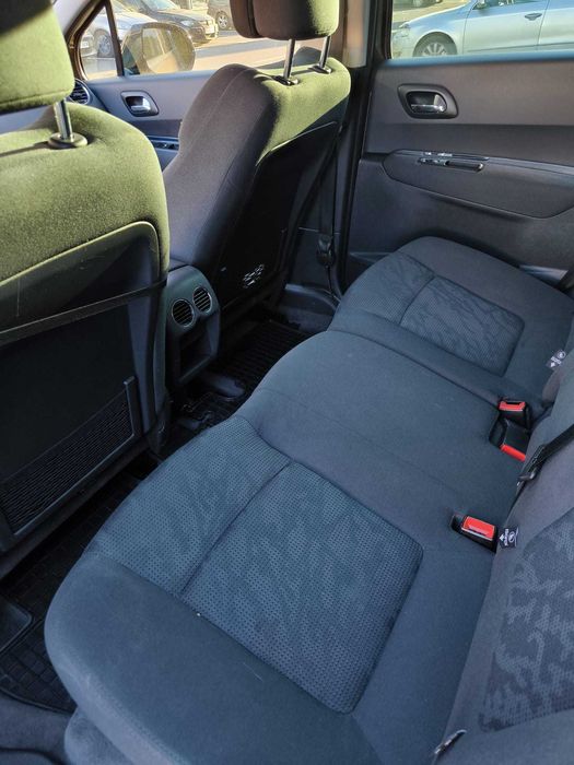 VÂND: PEUGEOT 3008 hybrid,
MOTOR 2000 cc ;Putere 200 CP
Fara accidente