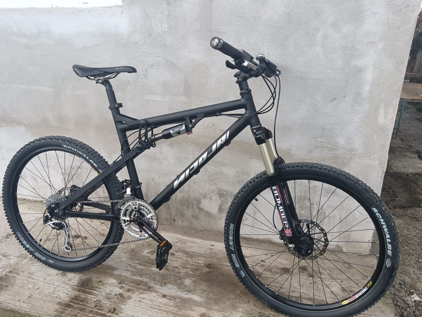 Bicicleta Nicolai full suspensii pe aer