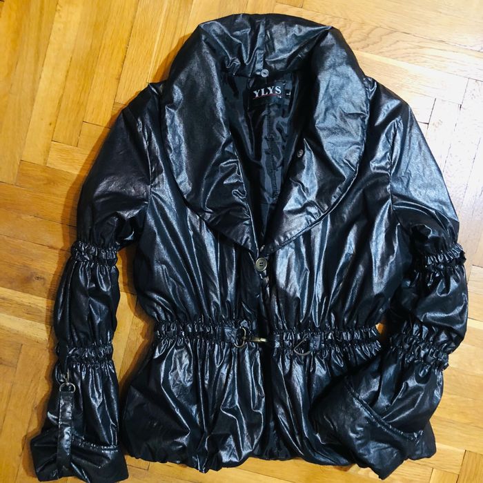 Продавам дамско яке