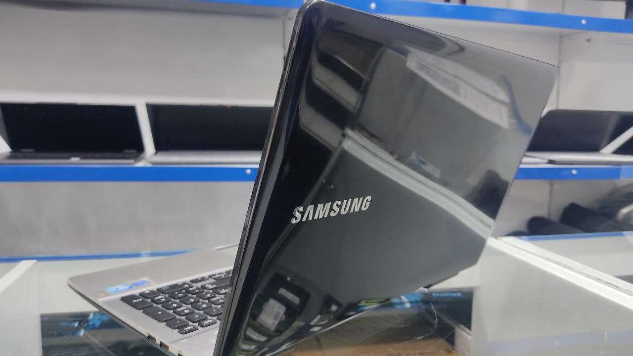 Ноутбук Samsung Core i3-3120M / 4ГБ / 700GB / 15.6''