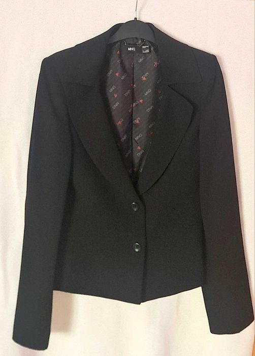 Костюм женский черный деловой