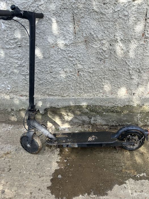 Trotineta electrica stare foarte functinabila pret negociabi 1200 lei