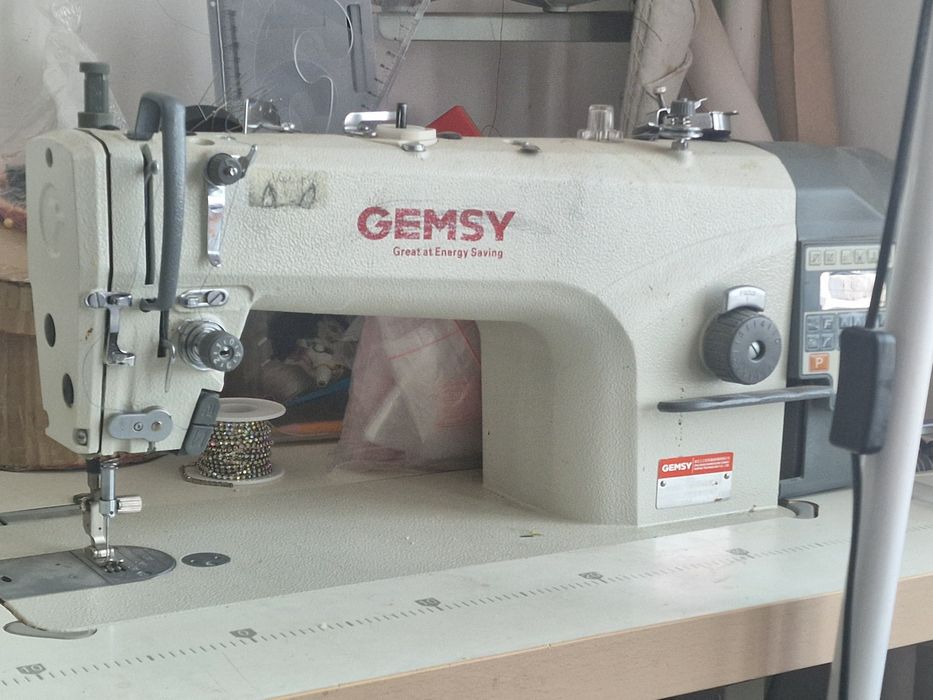Швейная машина GEMSY