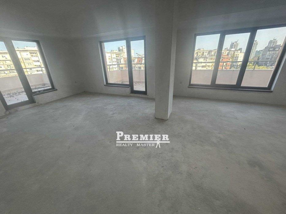 Продава се Тристаен апартамент в Бургас, Изгрев - 147 кв.м за 1539 €/кв.м - Снимка #1