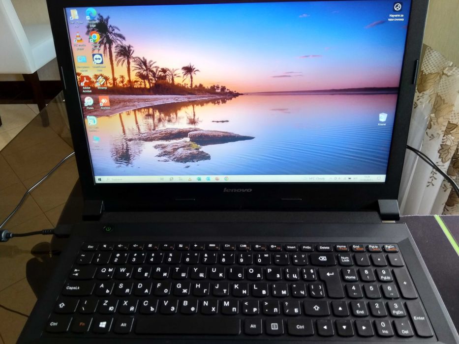 лаптоп Lenovo ширина екран 34.5 см / височина 19.5 см