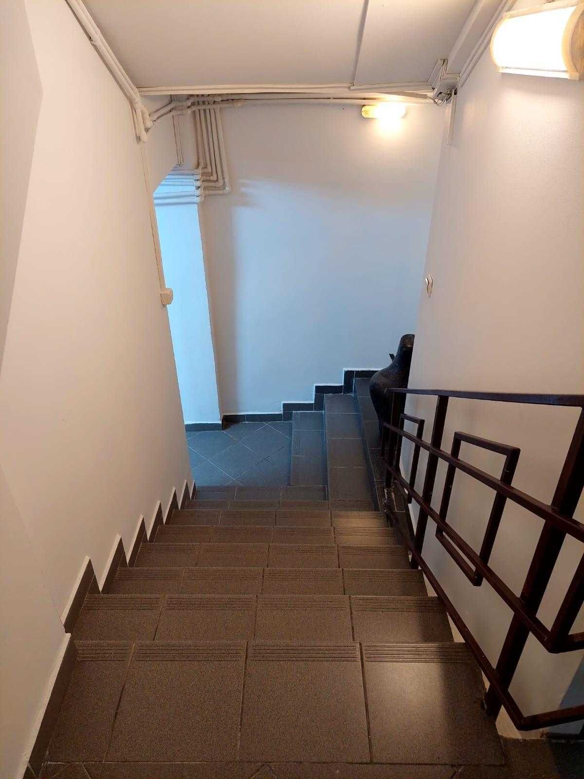 Inchiriez spatiu comercial 100 mp utili