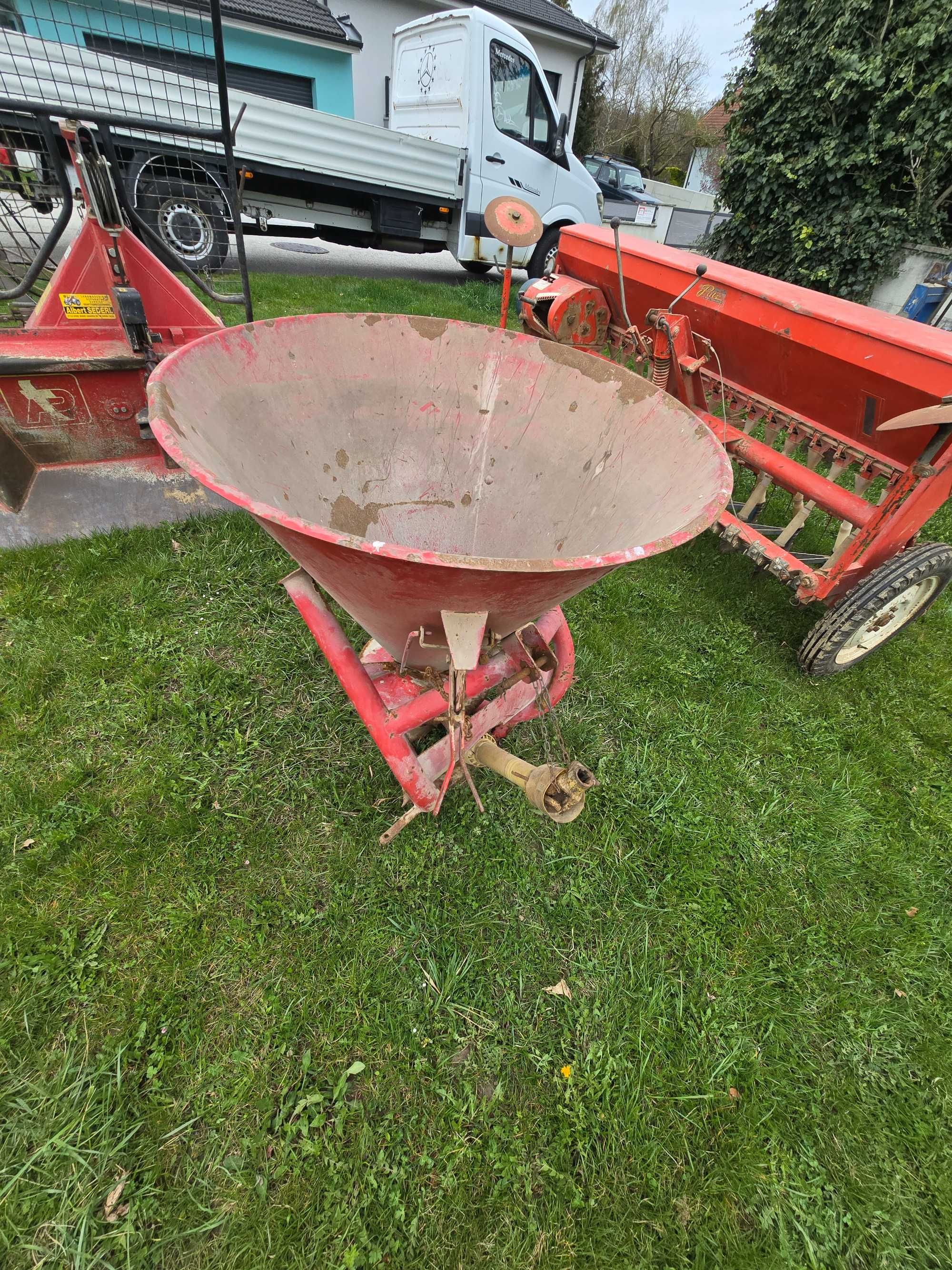 Distribuitor azot 300 litri in tiranti la tractor Mea Azot 300l