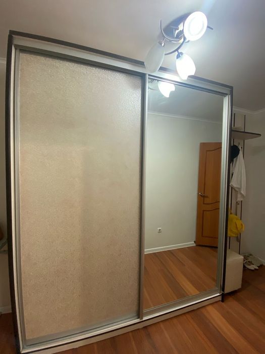 Продам шкаф купе с вешалкой