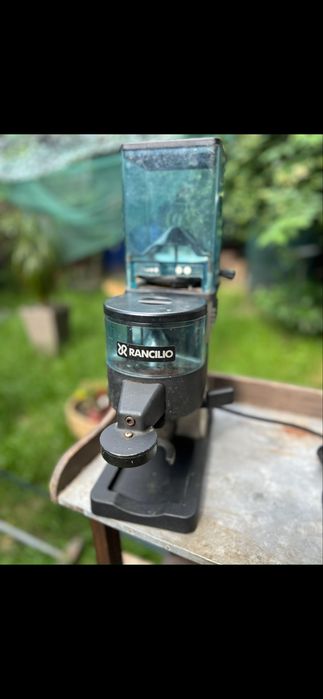 Vand aparat cafea cu tot cu râșniță Rancilio