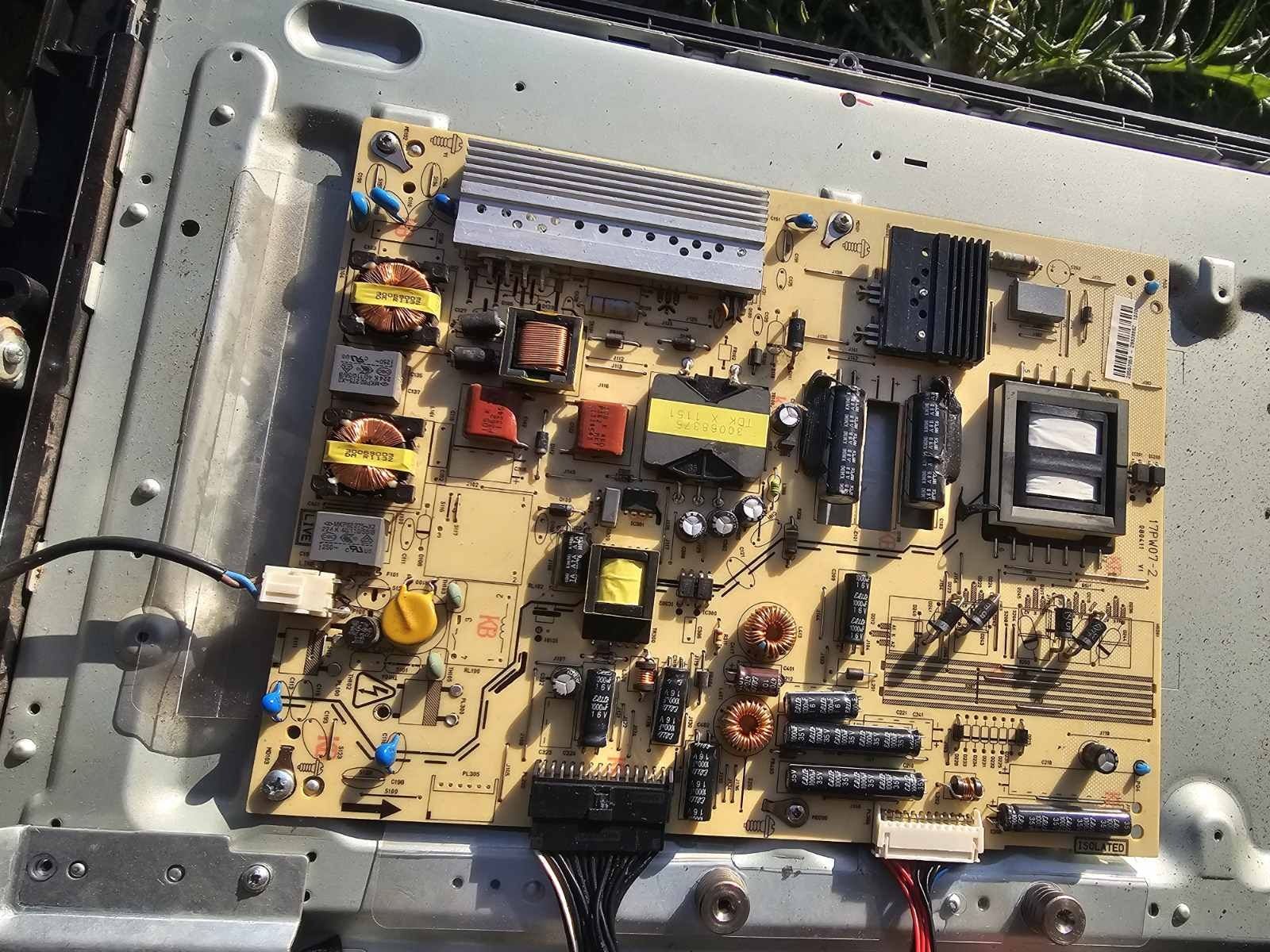 Telefunken T32R982LED DVB-CTS2  За части