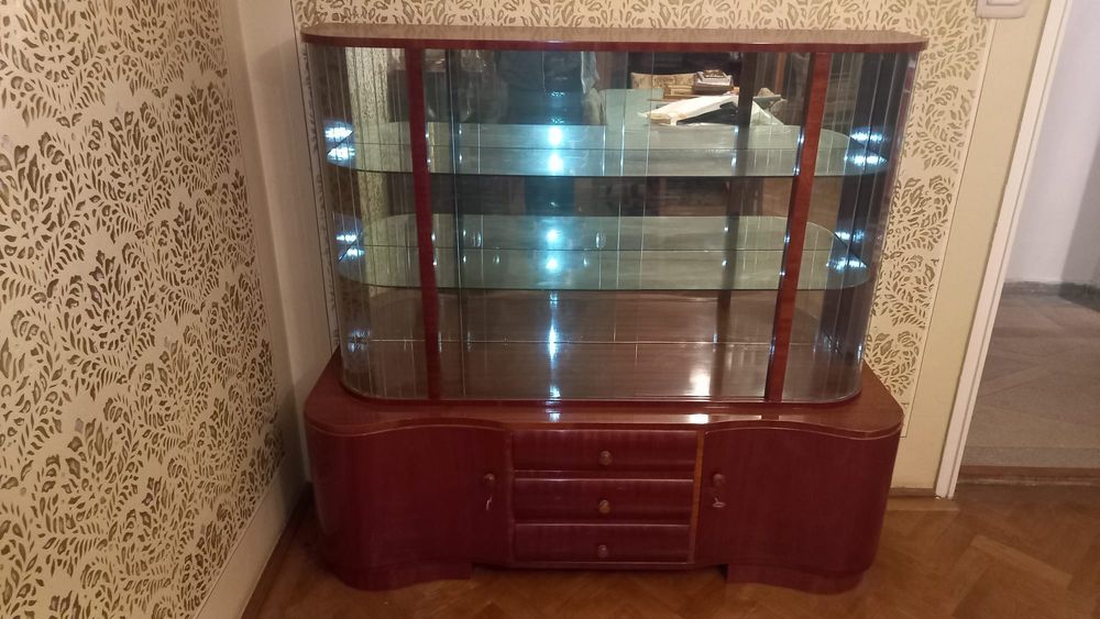 Vand vitrina superba din lemn de cires