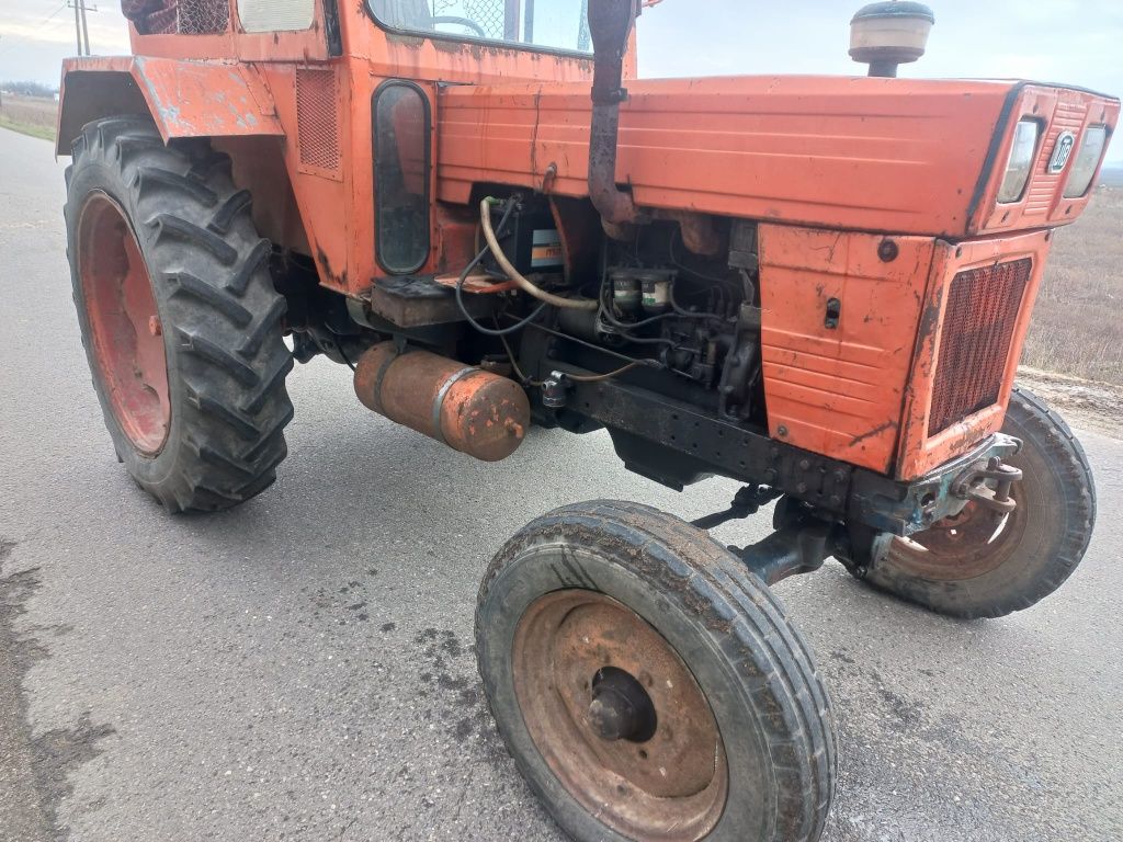 Vând tractor original de fabrica an de fabricatie 1992