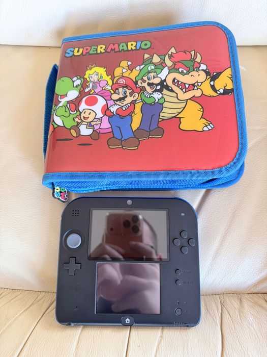 Nintendo 2DS (черно-син) + калъф Super Mario + зарядно + 4 игри
