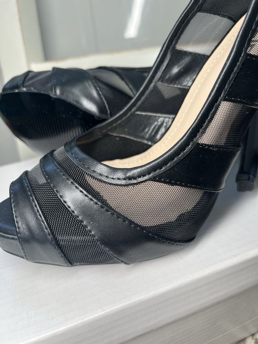 Дамски нови сандали на ток 20 лв