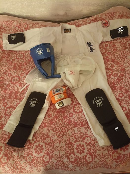 Продам полный комплект кимоно