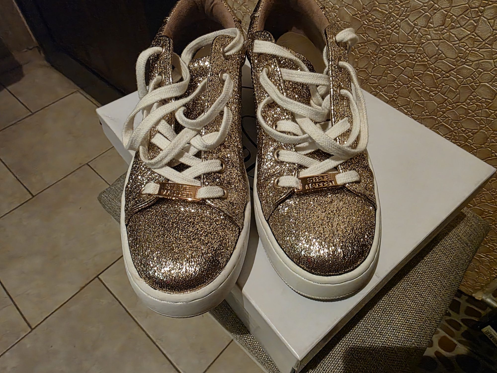 Gaudi, Steve Madden, CB обувки
