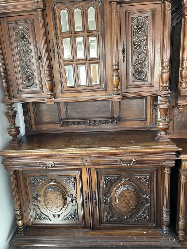 Mobilier vechi de vanzare