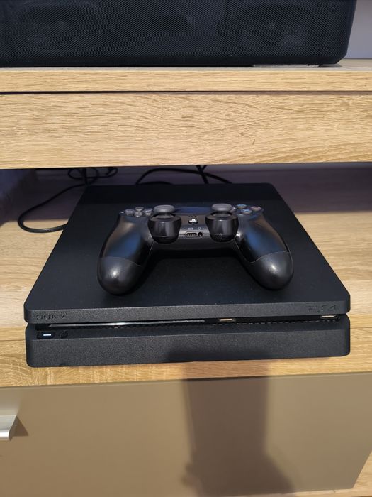 Vind Ps 4 Slim de 1 Tera, stare foarte bună de funcționare la 599 lei!