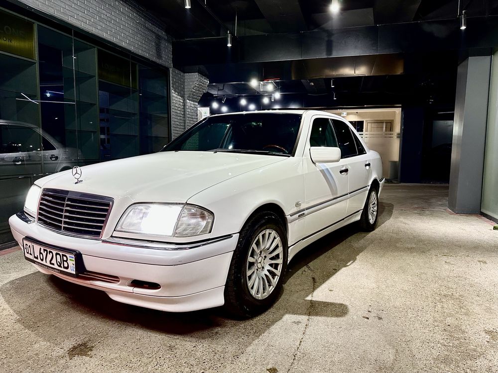 Mercedes-Benz W202