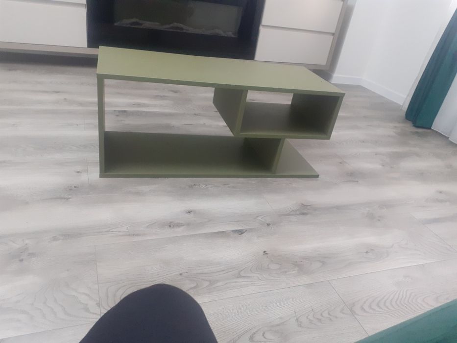 Canapea noua cu măsuță canapeaua se desface pt 2 persoane