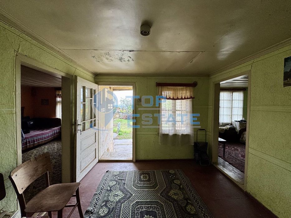 Тухлена къща с допълнителна постройка в град Долна Оряховица, област