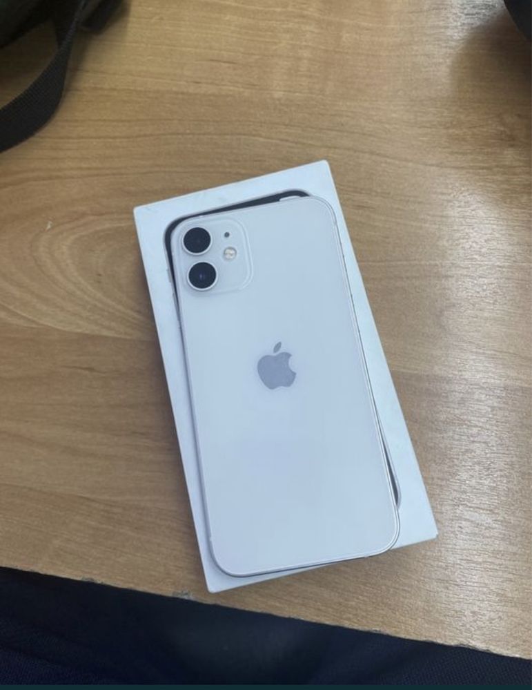 Iphone 12 mini в хорошем состояние