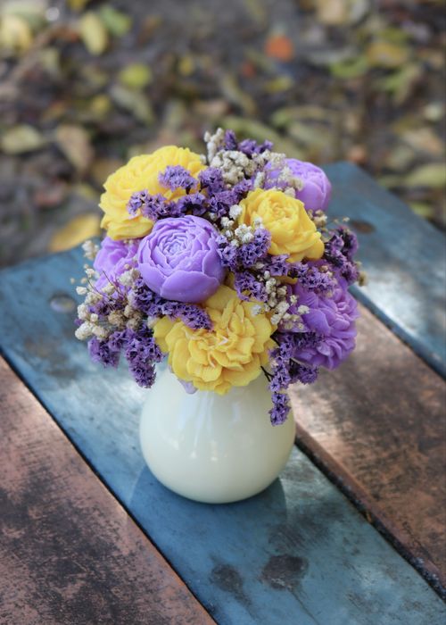 Букет от восъчни цветя