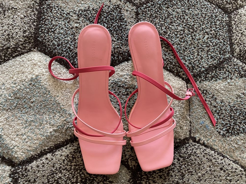 Sandale de ocazie roz