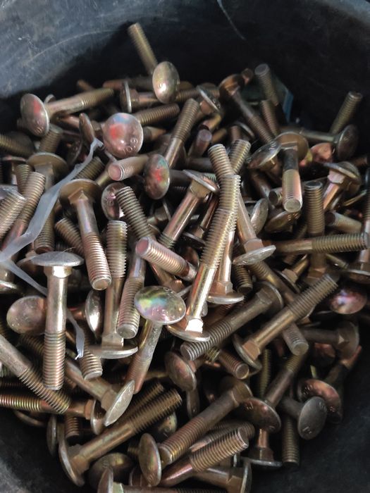 Vind șuruburi 10×65 cu cap torbat ,Am multe buc.