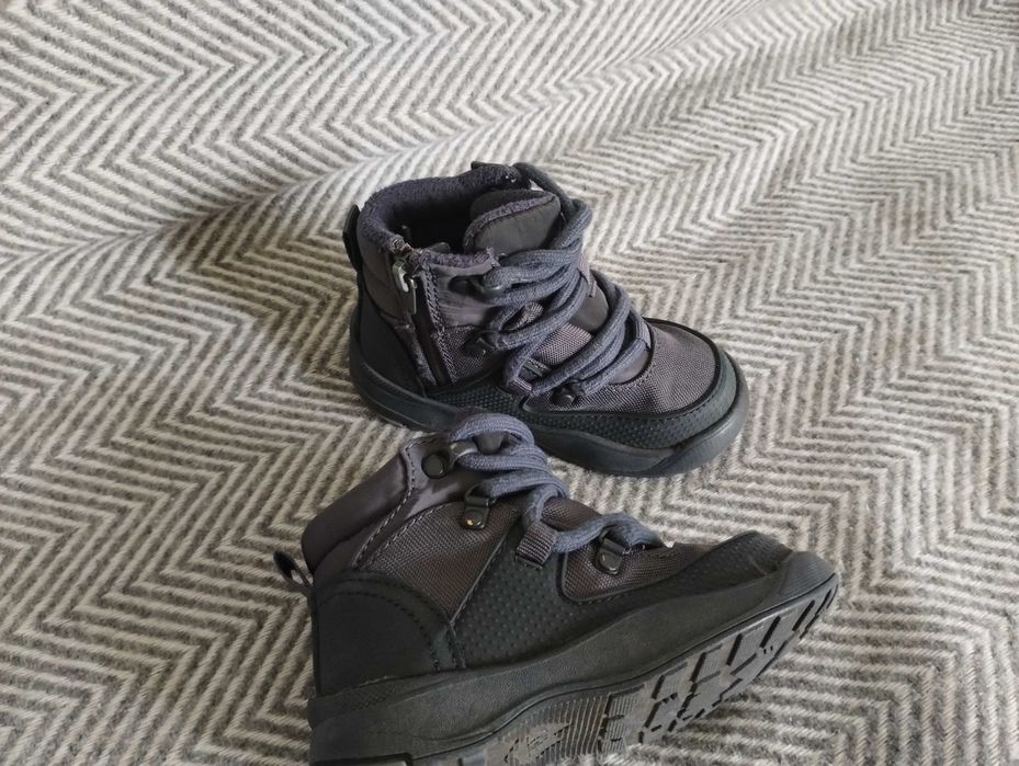 Zara непромокаеми боти номер 22