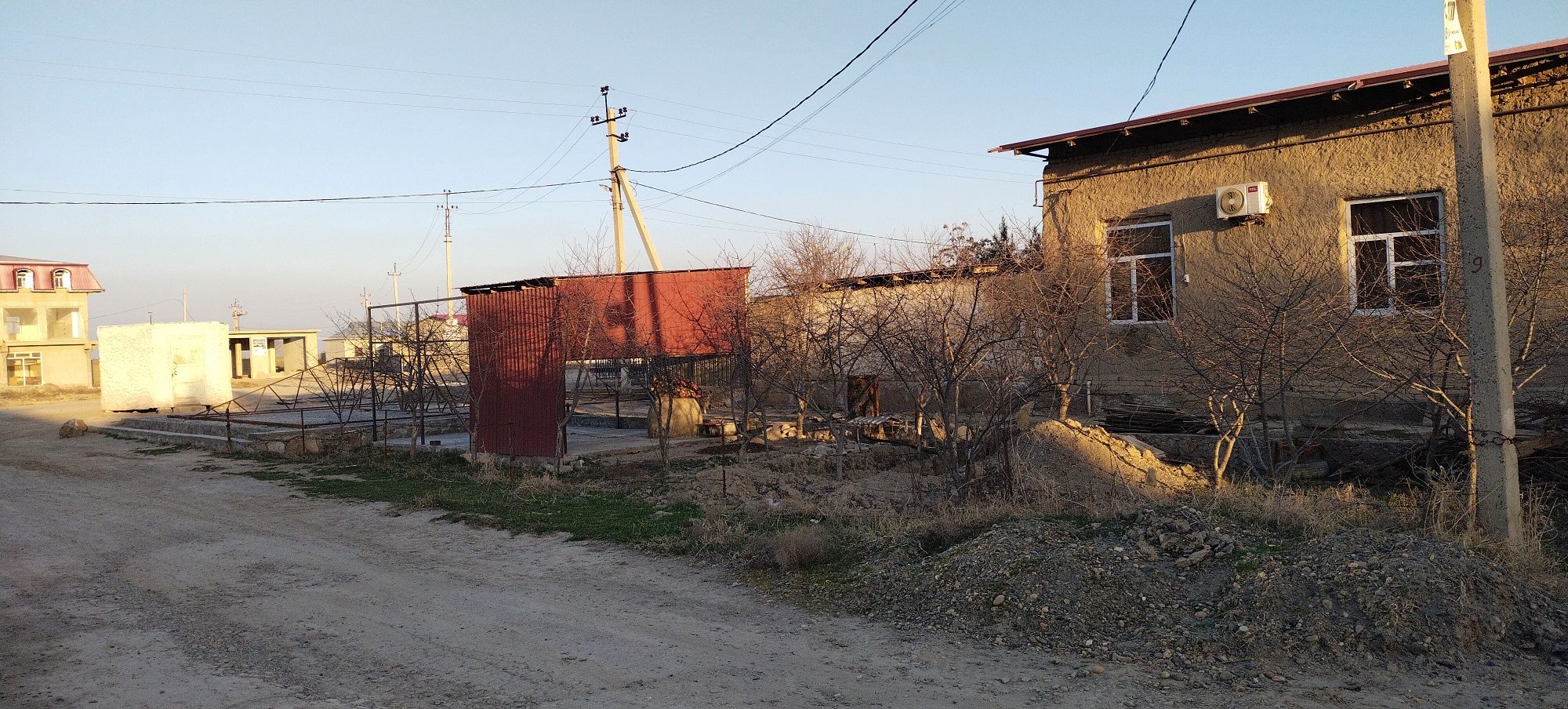 Ховли Умид сотилади
