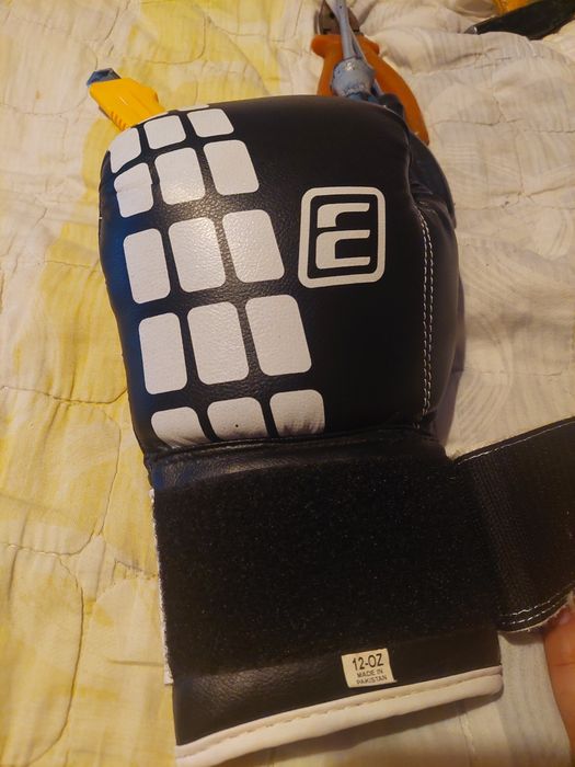 Mănuși de box in stare foarte bună