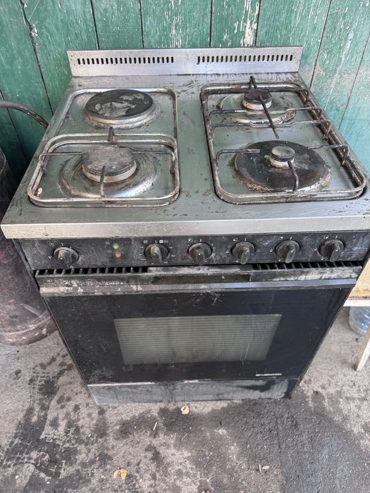 Продам плиту газовую. Духовка и одна конфорка электрические.